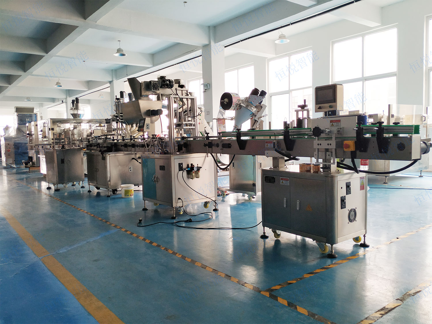 全自動(dòng)醬料灌裝機(jī).jpg 全自動(dòng)醬料灌裝機(jī).jpg