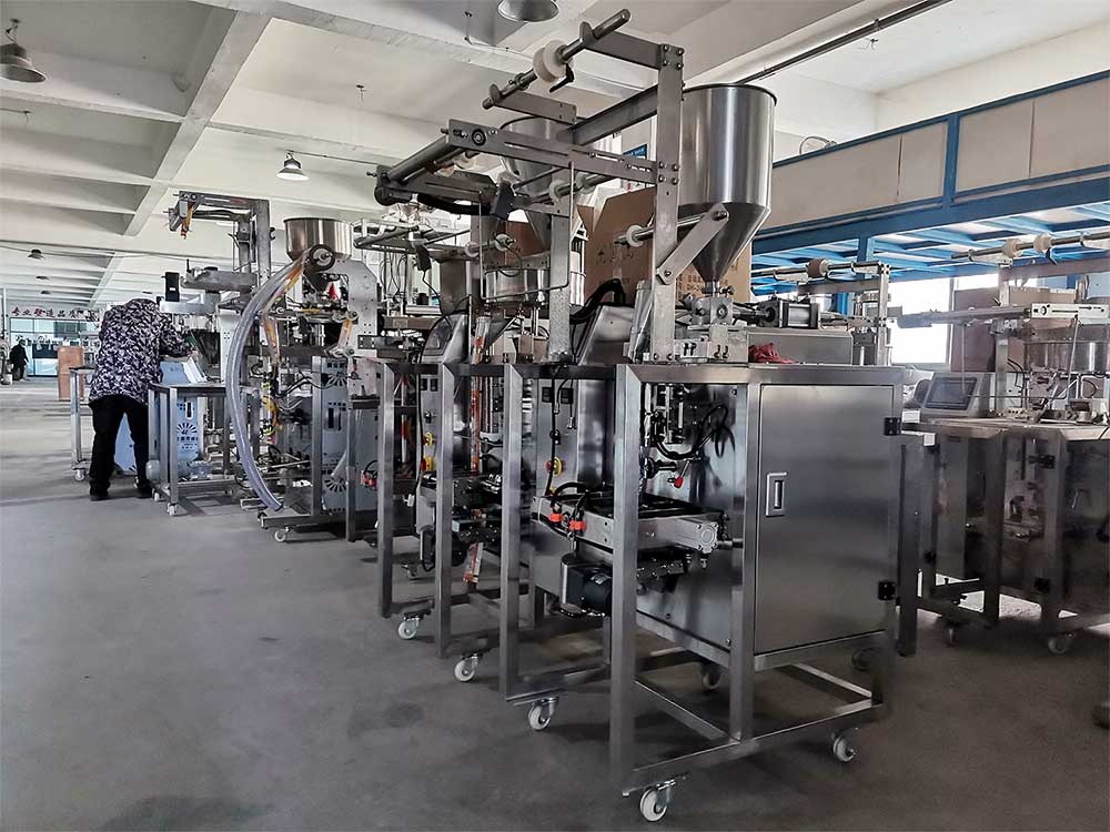 液體四邊封包裝機(jī).jpg 液體四邊封包裝機(jī).jpg