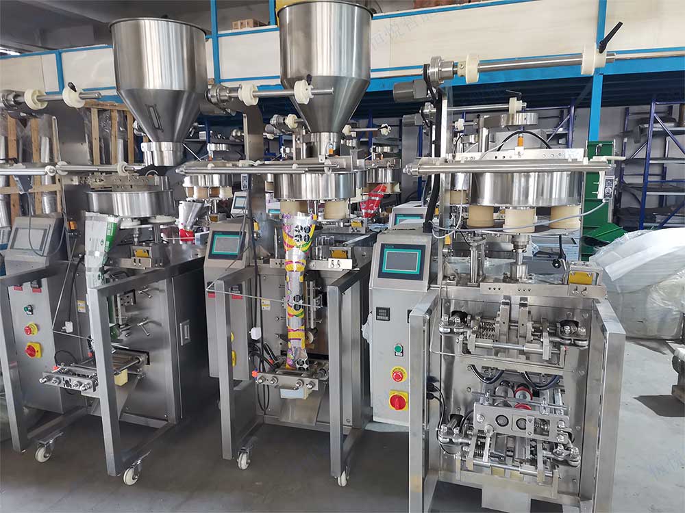 小顆粒四邊封包裝機(jī).jpg 小顆粒四邊封包裝機(jī).jpg