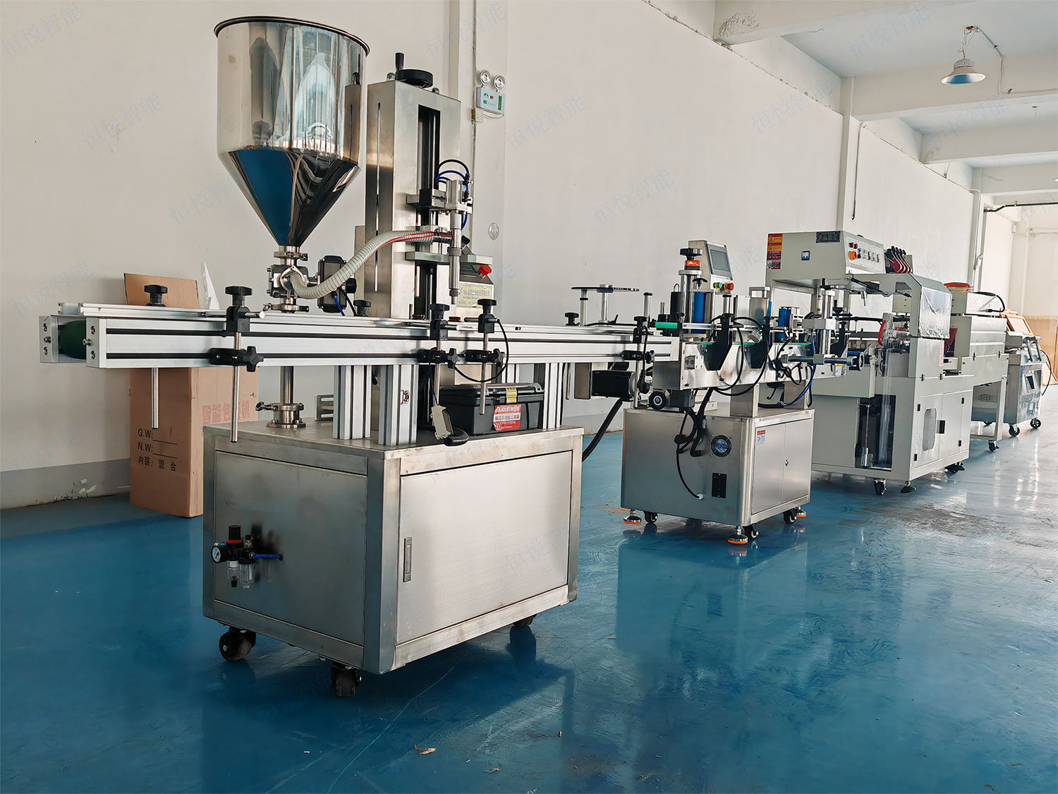 液體灌裝機(jī).jpg 液體灌裝機(jī).jpg