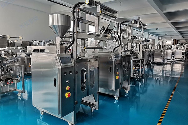 全自動(dòng)液體包裝機(jī)廠家.jpg 全自動(dòng)液體包裝機(jī)廠家.jpg