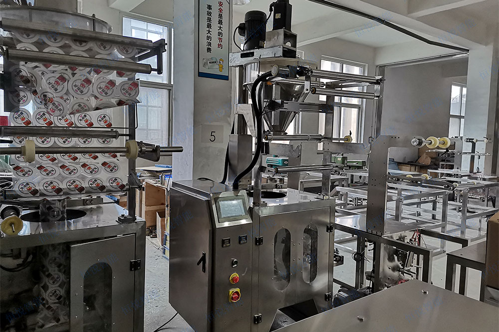 全自動粉料包裝機(jī)是生產(chǎn)企業(yè)不可或缺的生產(chǎn)設(shè)備 全自動粉料包裝機(jī)是生產(chǎn)企業(yè)不可或缺的生產(chǎn)設(shè)備
