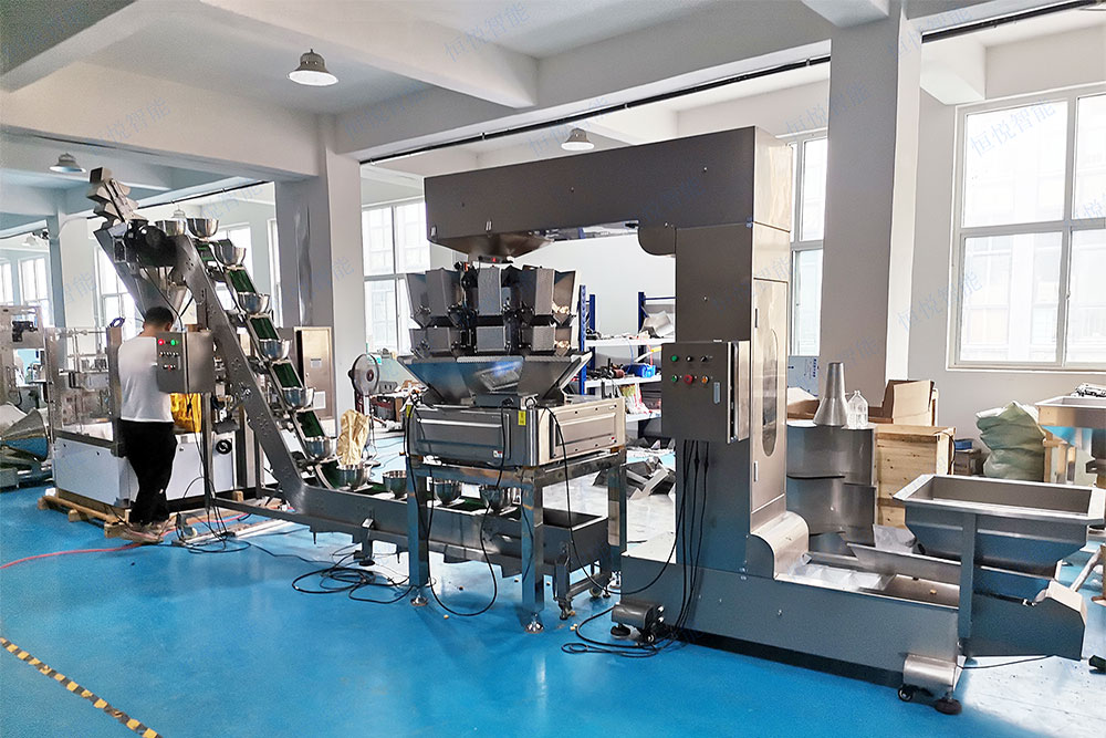 組合秤自動(dòng)稱(chēng)重包裝機(jī)是一種集成多斗組合稱(chēng)重與自動(dòng)包裝功能的自動(dòng)化包裝設(shè)備