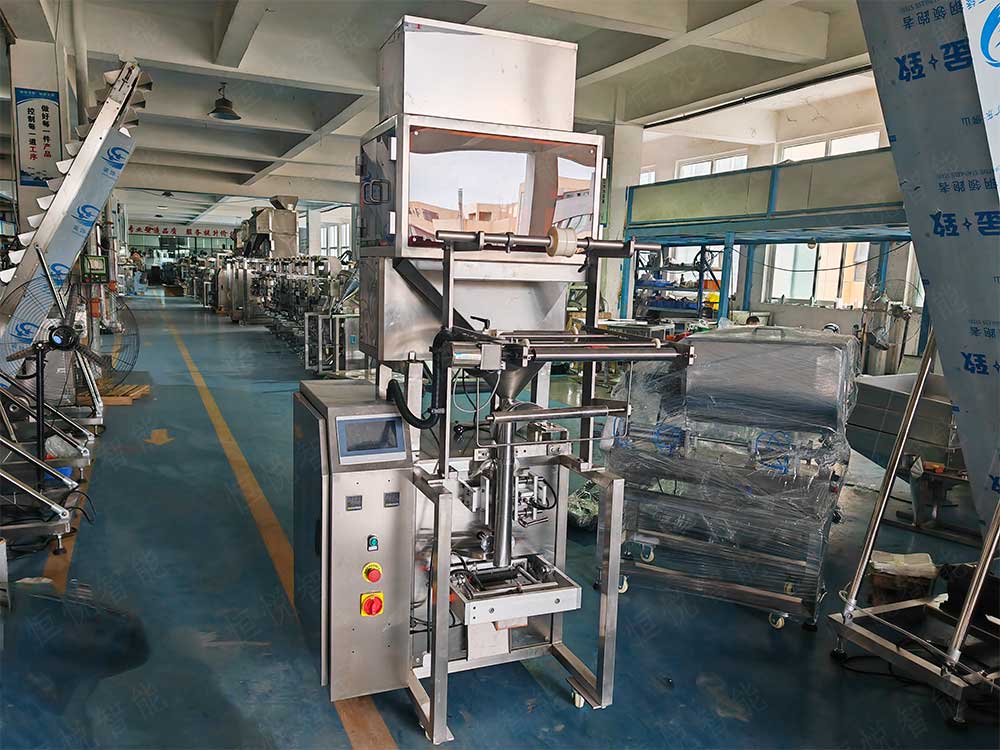 小型自動稱重包裝機廣泛應(yīng)用于食品、藥品、化工等行業(yè)的小劑量產(chǎn)品包裝
