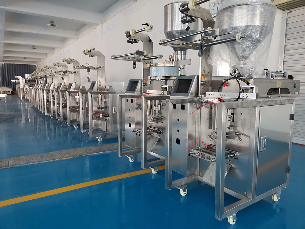 小型液體包裝機(jī) 小型液體包裝機(jī)