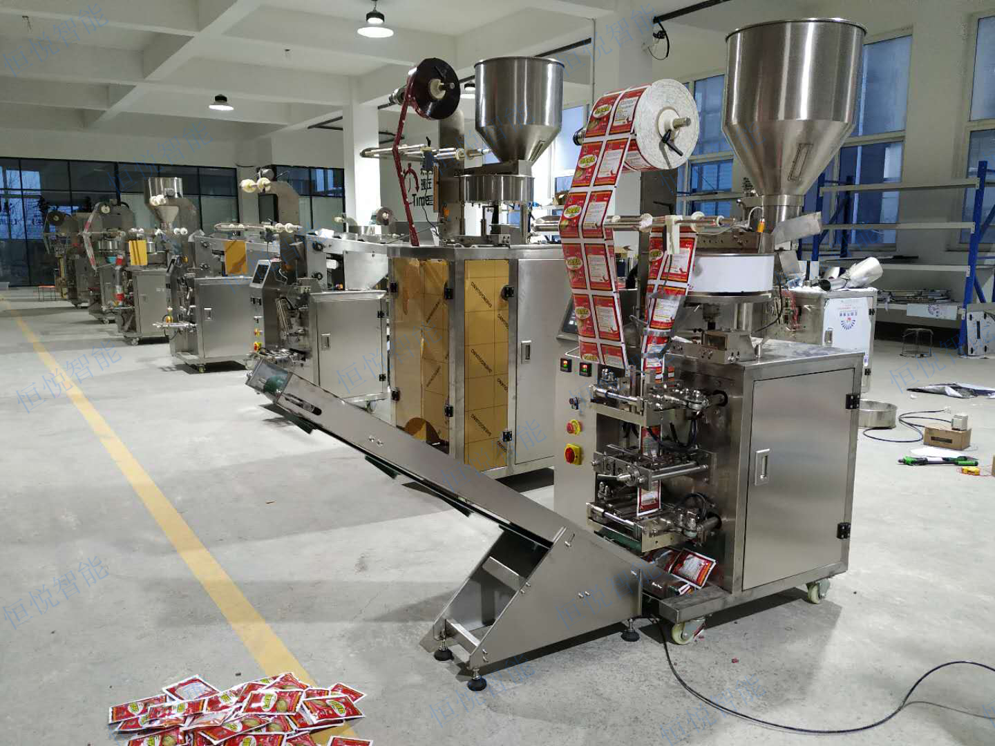 小顆粒四邊封包裝機(jī)