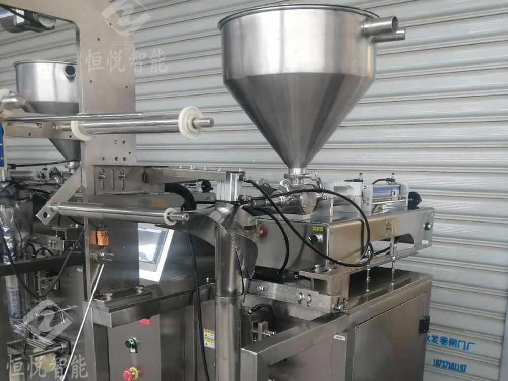 自動(dòng)袋裝膏體包裝機(jī)發(fā)貨現(xiàn)場