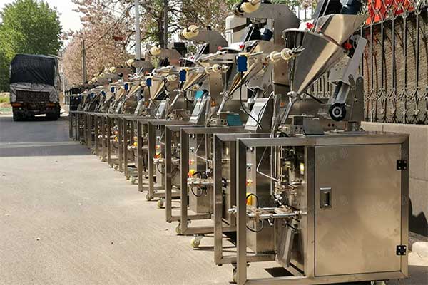 小型粉劑全自動(dòng)包裝機(jī)廣泛適用于食品粉劑、中藥沖劑的小袋包裝