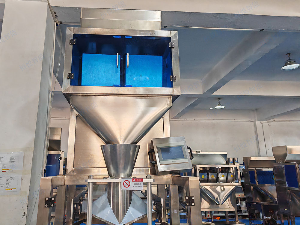 大米自動稱重包裝機主要由稱重系統(tǒng)、給料系統(tǒng)、包裝系統(tǒng)和控制系統(tǒng)等組成